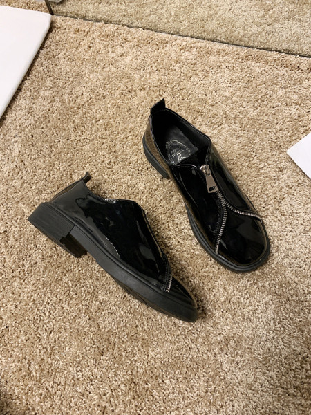 Alkalmi női lakkcipő fekete cipzáros elemmel