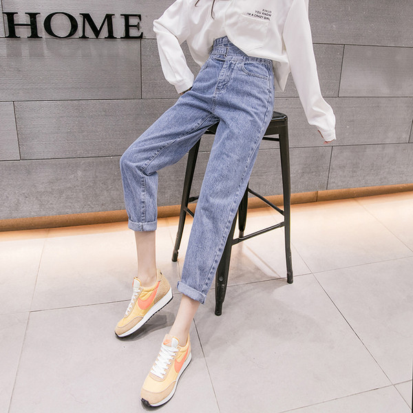 Mūsdienīgi sieviešu džinsi ar augstu vidukli - taisns modelis