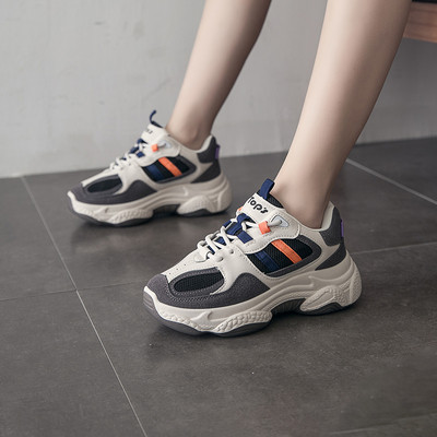 Moteriški sportiniai sportbačiai aukštais padais ir raišteliais