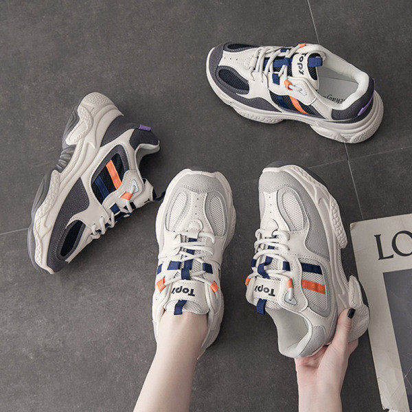 Moteriški sportiniai sportbačiai aukštais padais ir raišteliais