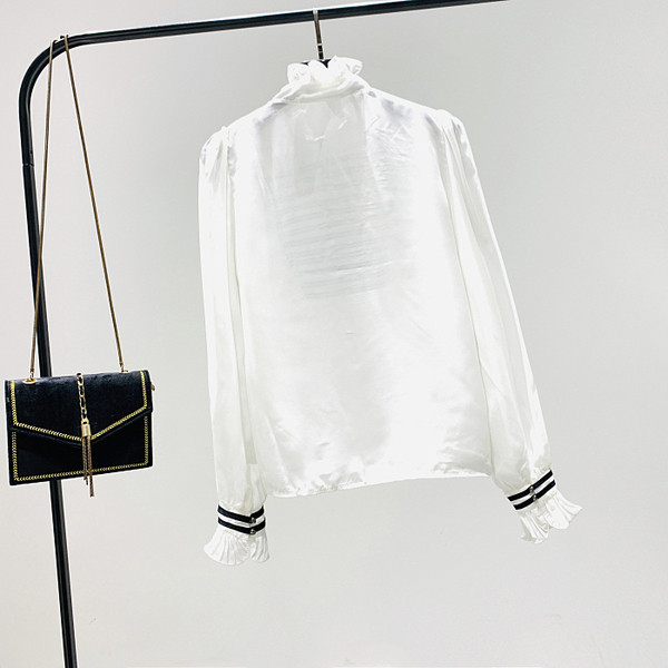 Naujo modelio moteriški marškiniai su polo apykakle ir ilgomis rankovėmis