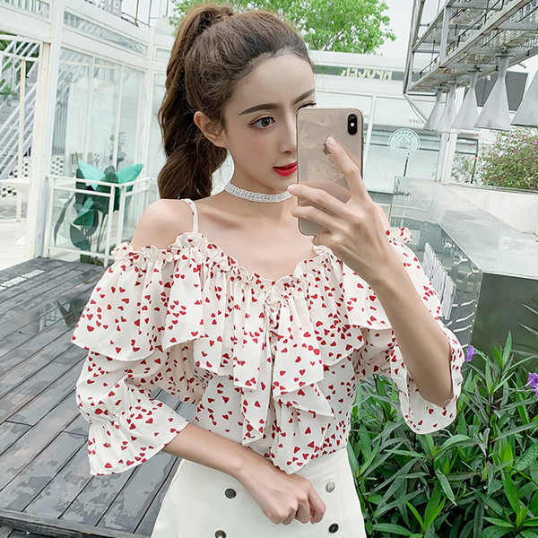 Praegune rihmade ja spitsikaelusega naiste särk