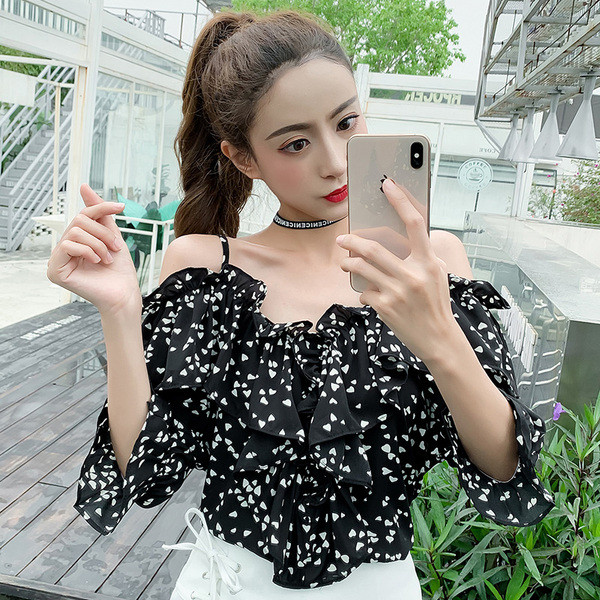 Praegune rihmade ja spitsikaelusega naiste särk