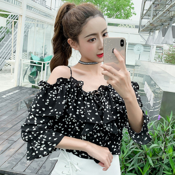 Praegune rihmade ja spitsikaelusega naiste särk