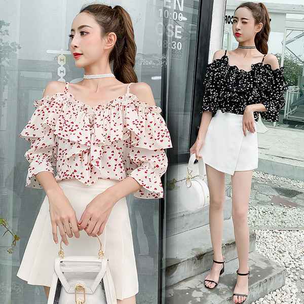 Praegune rihmade ja spitsikaelusega naiste särk