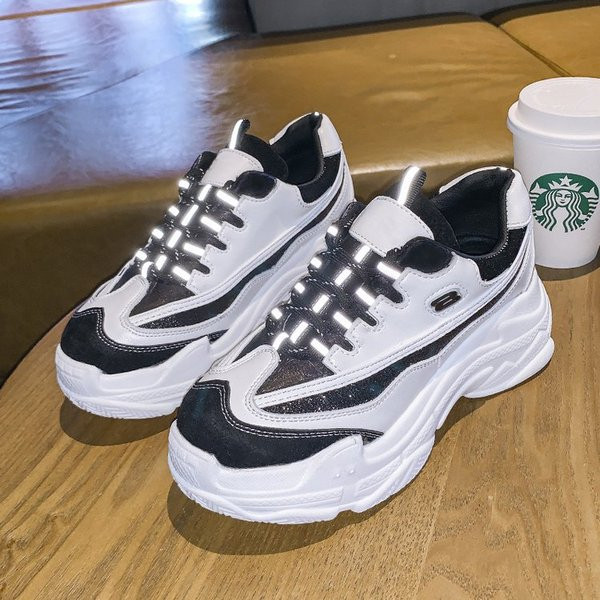 Öko bőrből készült női tornacipő új modellje durva talppal és fűzővel