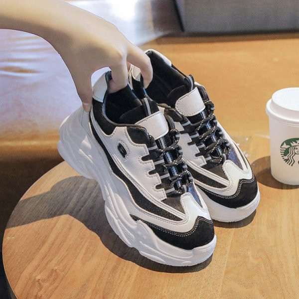 Öko bőrből készült női tornacipő új modellje durva talppal és fűzővel