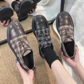 Ikdienas sieviešu rūtaini apavi ar plakanām zolēm un šņorēm