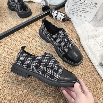 Ikdienas sieviešu rūtaini apavi ar plakanām zolēm un šņorēm