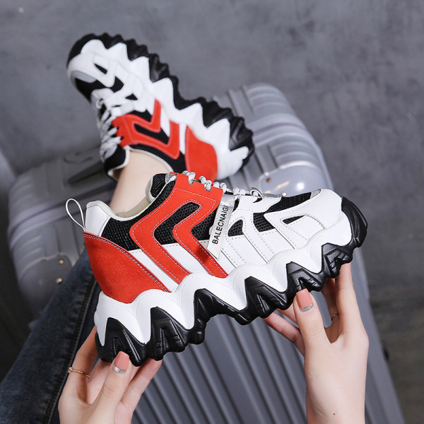 Sporta un ikdienas sieviešu kedas ar augstām zolēm un šņorēm