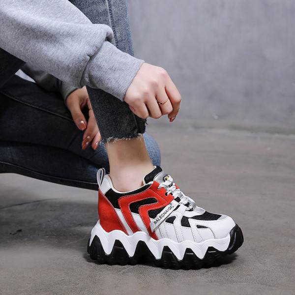 Sporta un ikdienas sieviešu kedas ar augstām zolēm un šņorēm