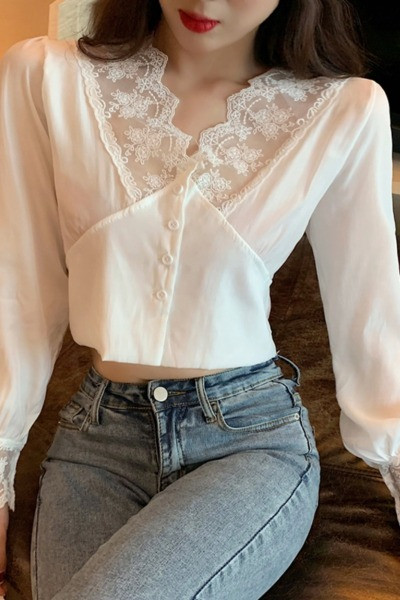 Retro moteriški marškiniai su špicine iškirpte ir nėriniais