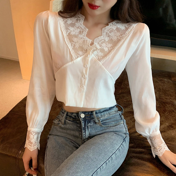 Retro moteriški marškiniai su špicine iškirpte ir nėriniais