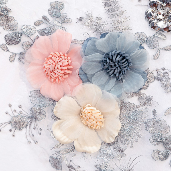 Tricou alb de dama actual cu decor 3D