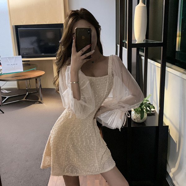 Elegantne tülli ja pärliga varrukatega naiste kleit