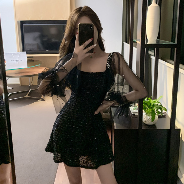 Elegantne tülli ja pärliga varrukatega naiste kleit