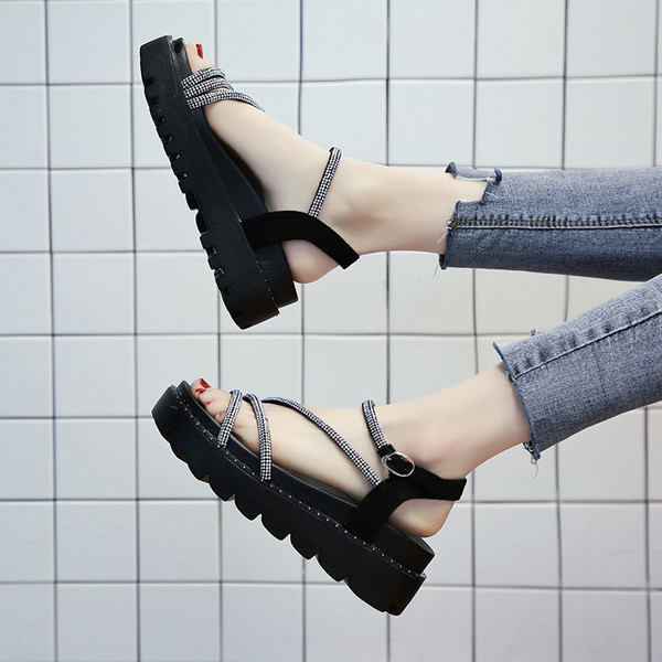 Naiste moodsad kõrge talla ja kividega rihmadega sandaalid