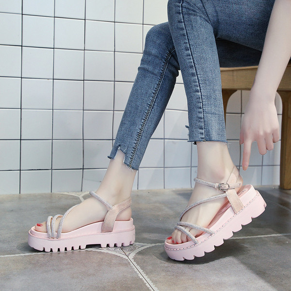 Naiste moodsad kõrge talla ja kividega rihmadega sandaalid