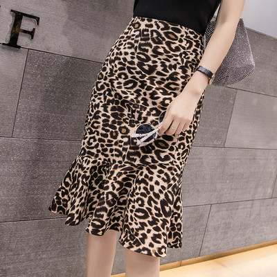 Modernus moteriškas sijonas aukštu juosmeniu ir leopardo raštu