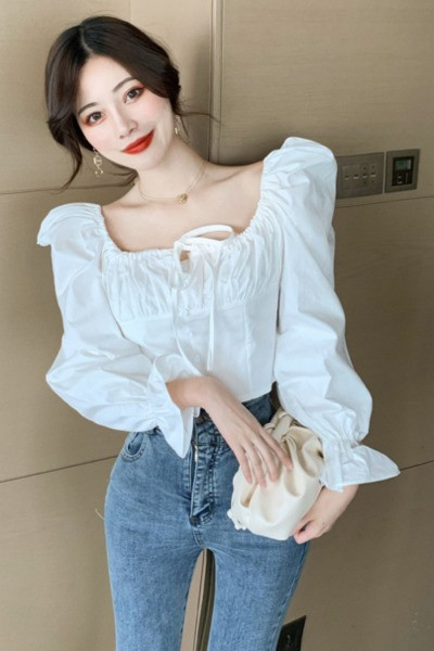 Pavasariniai moteriški marškiniai su kvadratine iškirpte ir kaklaraiščiais