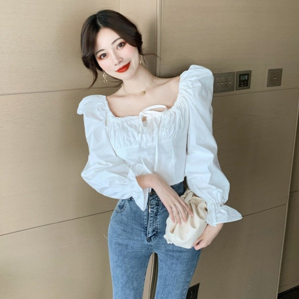 Pavasariniai moteriški marškiniai su kvadratine iškirpte ir kaklaraiščiais