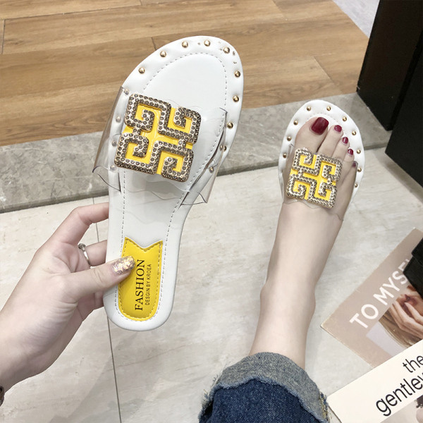 Ženske papuče s ravnim potplatom i metalnom kopčom