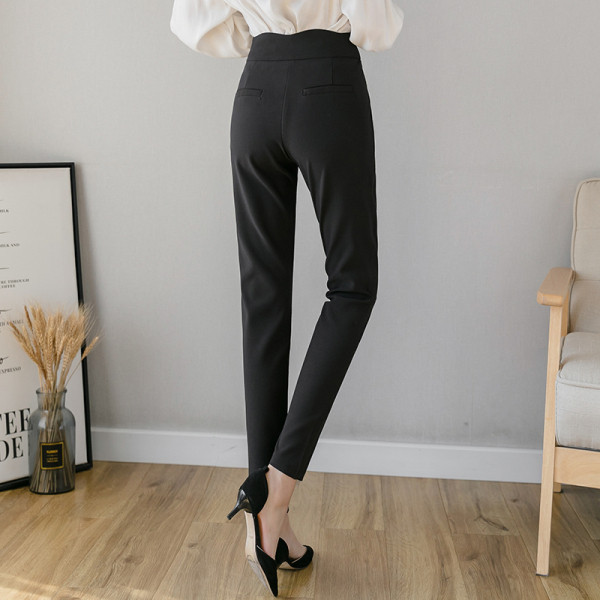 Klasiskas melnas sieviešu bikses ar augstu vidukli un kabatām