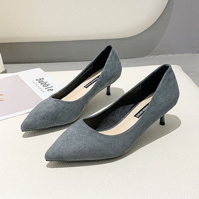 Moteriški laisvalaikio batai smailaus modelio žemakulniais