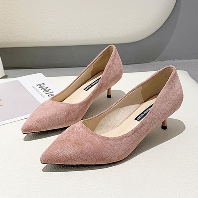 Moteriški laisvalaikio batai smailaus modelio žemakulniais