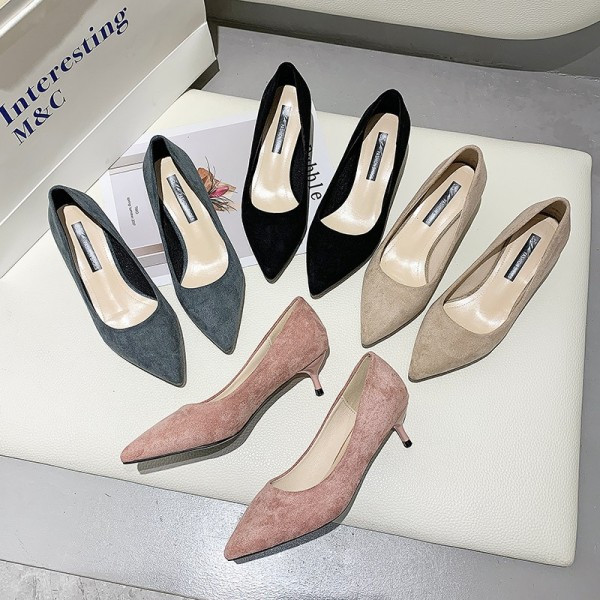 Moteriški laisvalaikio batai smailaus modelio žemakulniais