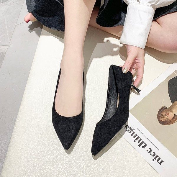 Moteriški laisvalaikio batai smailaus modelio žemakulniais