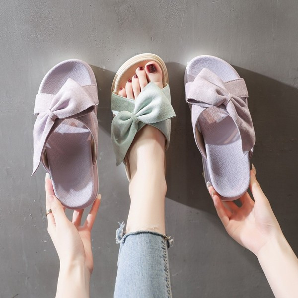 Női papucsok új modellje, eco velúrból készült emelvényes és pántokkal