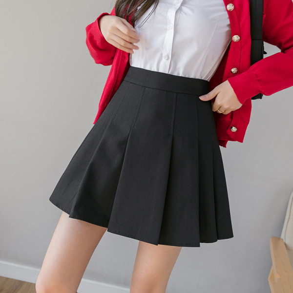 Izrezana ženska kratka suknja s visokim strukom