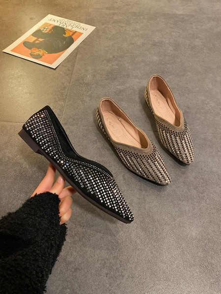 Sieviešu ikdienas apavi ar plakanu zoli un akmeņiem - smails modelis