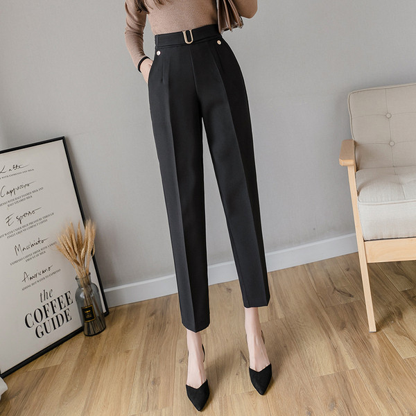 Stilīgas melnas sieviešu taisnas bikses ar augstu vidukli un jostu