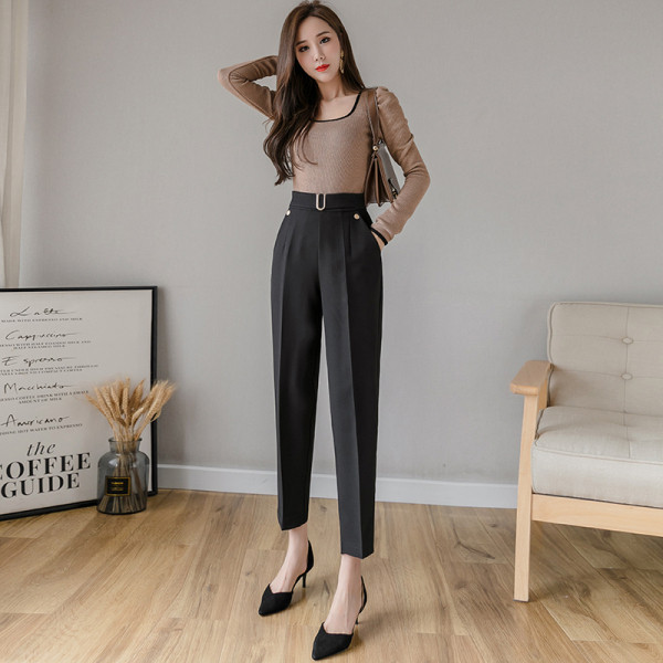 Stilīgas melnas sieviešu taisnas bikses ar augstu vidukli un jostu