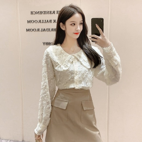 Retro sieviešu mežģīņu krekls ar ovālu kakla izgriezumu