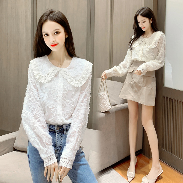 Retro sieviešu mežģīņu krekls ar ovālu kakla izgriezumu