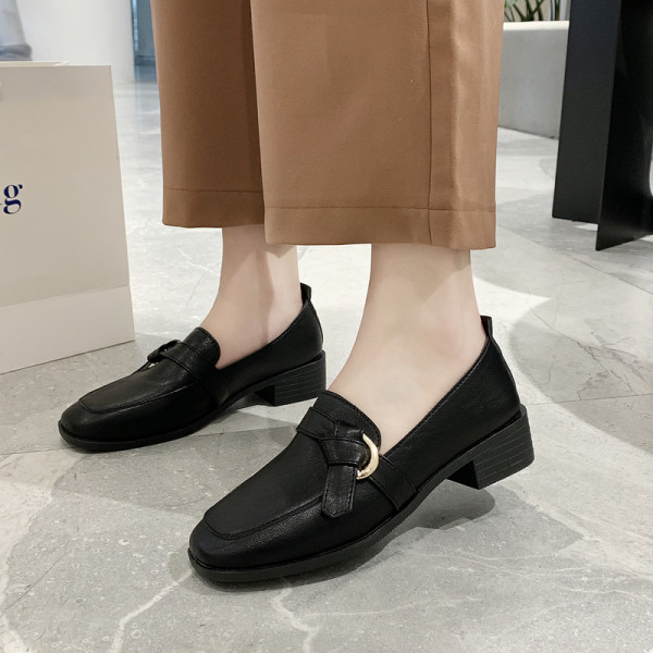 Női alkalmi mokaszin eko bőrből, alacsony, vastag sarokkal