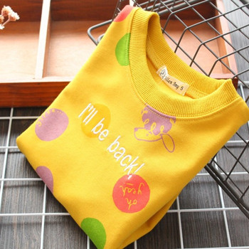 Модерна детска блуза на точки с овално деколте и бродерия