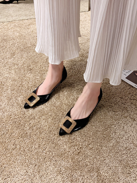 Mūsdienīgi sieviešu apavi no eko ādas ar 6 cm plānu papēdi