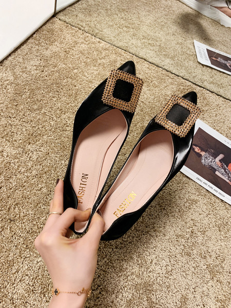 Mūsdienīgi sieviešu apavi no eko ādas ar 6 cm plānu papēdi