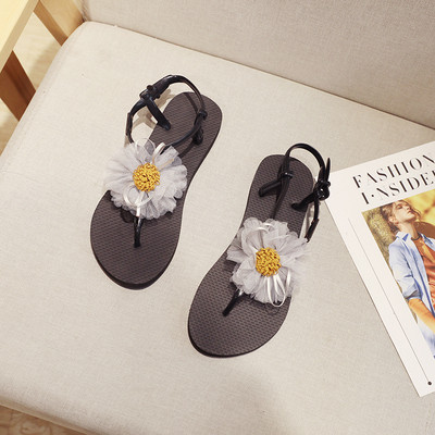 Moteriškos šiuolaikiškos basutės plokščiu padu ir gėlių elementu