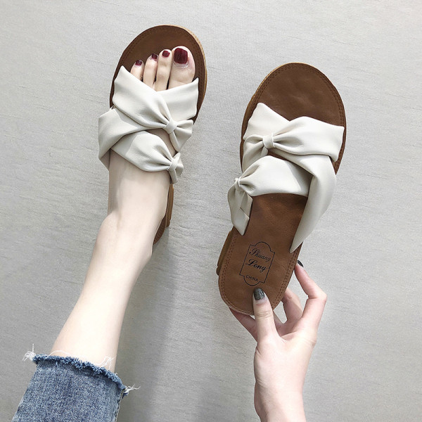 Nahast rihmadega vabaaja naiste sussid