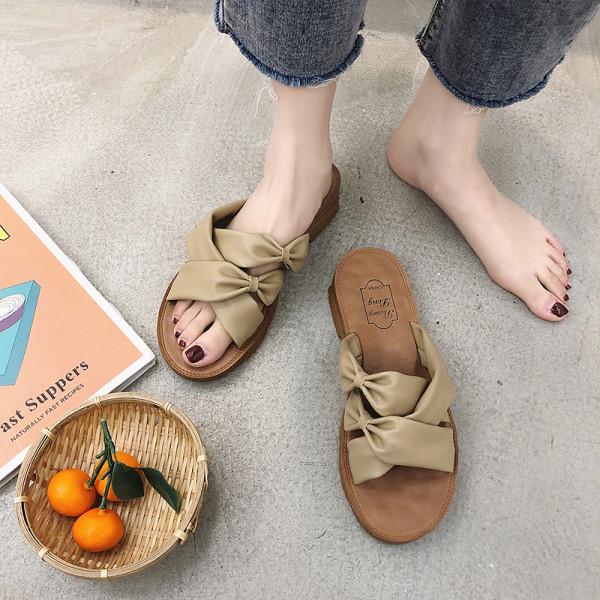 Nahast rihmadega vabaaja naiste sussid