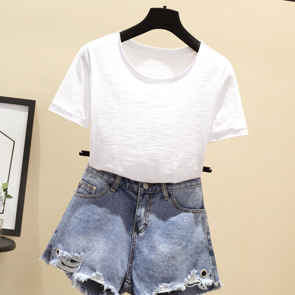 Vienkrāsains kokvilnas sieviešu T-krekls ar ovālu kakla izgriezumu un īsām piedurknēm