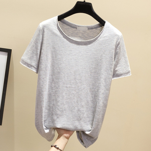 Vienkrāsains kokvilnas sieviešu T-krekls ar ovālu kakla izgriezumu un īsām piedurknēm