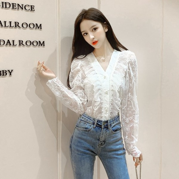 Női csipke ing spitz nyakkivágással és gyöngygombokkal