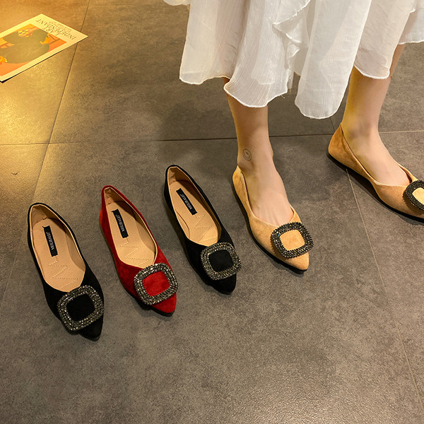 Sieviešu ikdienas apavi no eko zamšādas ar plakanu zoli un akmeņiem