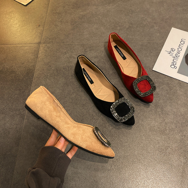 Sieviešu ikdienas apavi no eko zamšādas ar plakanu zoli un akmeņiem